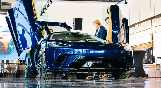 ФОТО: На открытии дилерского центра McLaren в Риге презентовали новейшую модель суперкара