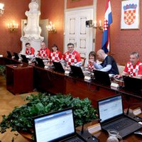 Horvātijas valdība uz sēdi sanāk futbola izlases kreklos