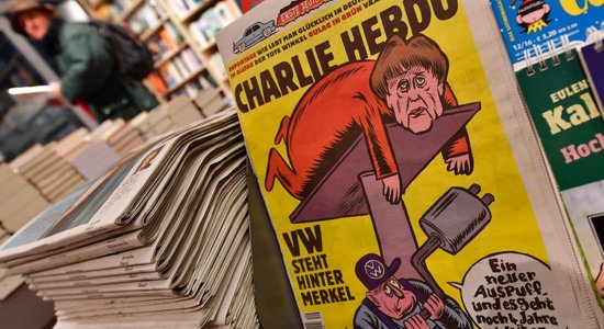 На обложе Charlie Hebdo — Меркель с отрезанной головой соперника по выборам