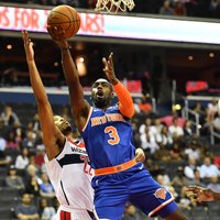 Ņujorkas 'Knicks' Fizdeila debijā pirmssezonas spēlē pagarinājumā uzvar 'Wizards'