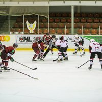 Latvijas hokeja izlase treniņspēlē uzvar Latvijas U-18 komandu