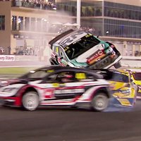 Video: Reinis Nitišs no trases apmales uzlido konkurenta mašīnai