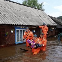 Plūdos Irkutskā pieci bojāgājušie un simtiem cietušo