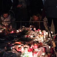 Foto: Iedzīvotāji Strasbūrā atvadās no apšaudē bojāgājušajiem