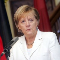 Pieaug spiediens uz Merkeli un viņas imigrācijas politiku