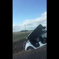 Video: Policijas un vieglā auto avārija Saldū – cietuši abi šoferi
