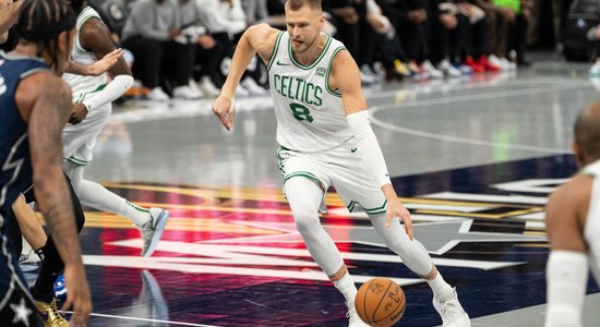 Porziņģis nepiedalīsies 'Celtics' agrajā mājas spēlē ar 'Warriors'