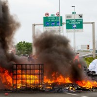 Nemieri pie Lamanša: protestu dēļ apturēta transporta un prāmju satiksme