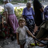 Aicina civiliedzīvotājus pamest promaskavisko kaujinieku kontrolētās teritorijas