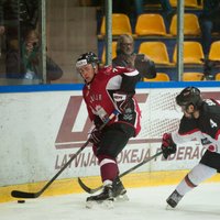 Latvijas hokejistiem neizdodas atspēlēties pret Baltkrieviju