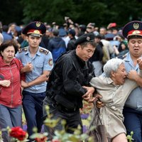 Foto: Kazahstānā policija aiztur pustūkstoti Nursultana opozicionāru