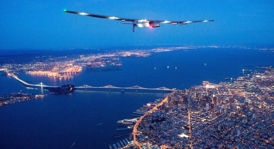 ФОТО: Самолет на солнечных батареях успешно перелетел Тихий океан