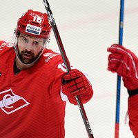 Daugaviņš 'spīd' KHL spēlē – divi vārti un rezultatīva piespēle uzvarā