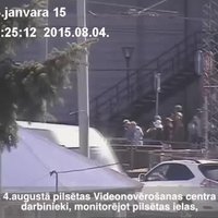 Video: Policija aiztur ļaundares, kuras Vecrīgā apzog tūristu pāri