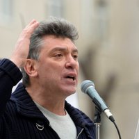 Немцов отсудил у России 30 тысяч евро за арест на 15 суток