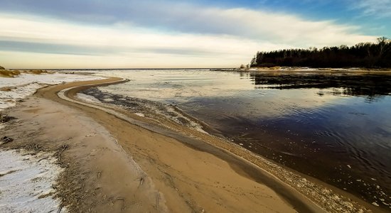 Foto: Aculiecinieku pārsteidz saulainais rīts Carnikavā