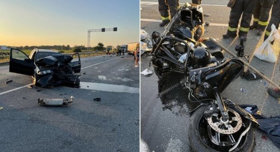 ФОТО. Авария около Адажи: мотоциклист столкнулся сразу с тремя автомобилями