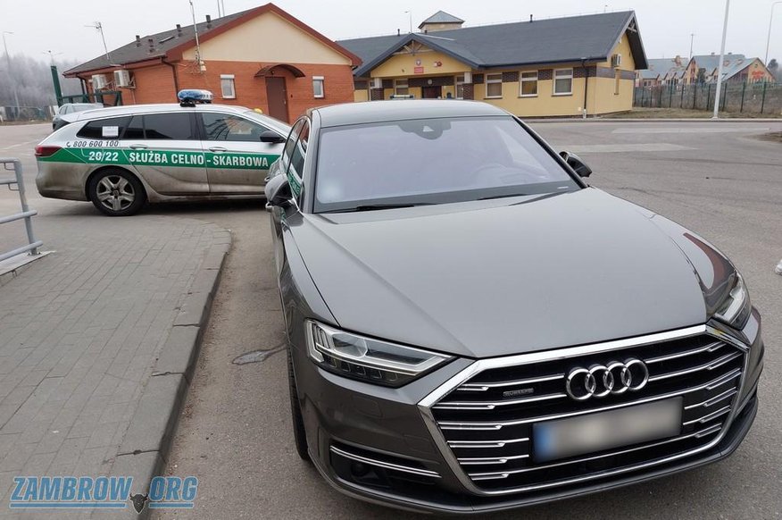 ФОТО. В Польше задержан гражданин Латвии, управлявший угнанным Audi A8