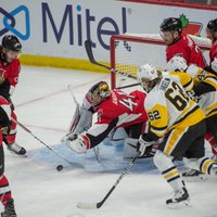 'Penguins' sērijas ceturtajā spēlē uzvar 'Senators' un panāk neizšķirtu Austrumu konferences finālā