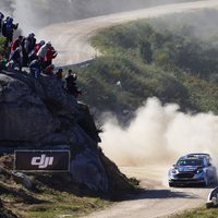 Igaunis Tanaks līderpozīcijā pēc WRC Portugāles rallija pirmās pilnās dienas