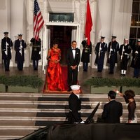 Мишель Обама затмила всех красным платьем