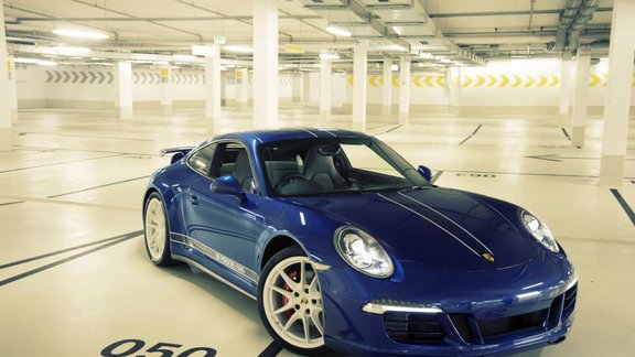 Porsche 911 Carrera 4S by Facebook