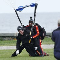 ФОТО: Джордж Буш-старший отметил свое 90-летие прыжком с парашютом