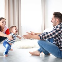Tēvi ir laimīgāki nekā mātes, liecina jauns pētījums