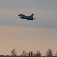 Nīderlande nosacījumus Ukrainai piegādāto F-16 izmantošanai neizvirzīs 