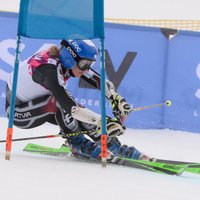 Kalnu slēpotāja Gasūna nefinišē savās sezonas pirmajās Pasaules kausa milzu slaloma sacensībās