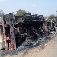 Autocisternas avārijā Kongo miruši 50 cilvēki, 100 apdeguši