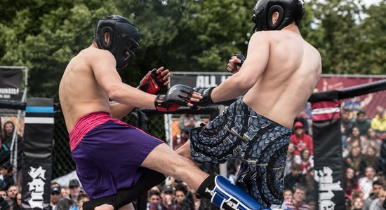 Foto: Grīziņkalna ringā cīkstoņi aizvada 'Ghetto Fight' cīņas