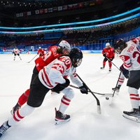 'Pekina 2022': Kanādas hokejistes ar 10 vārtu guvumiem iekļūst finālā