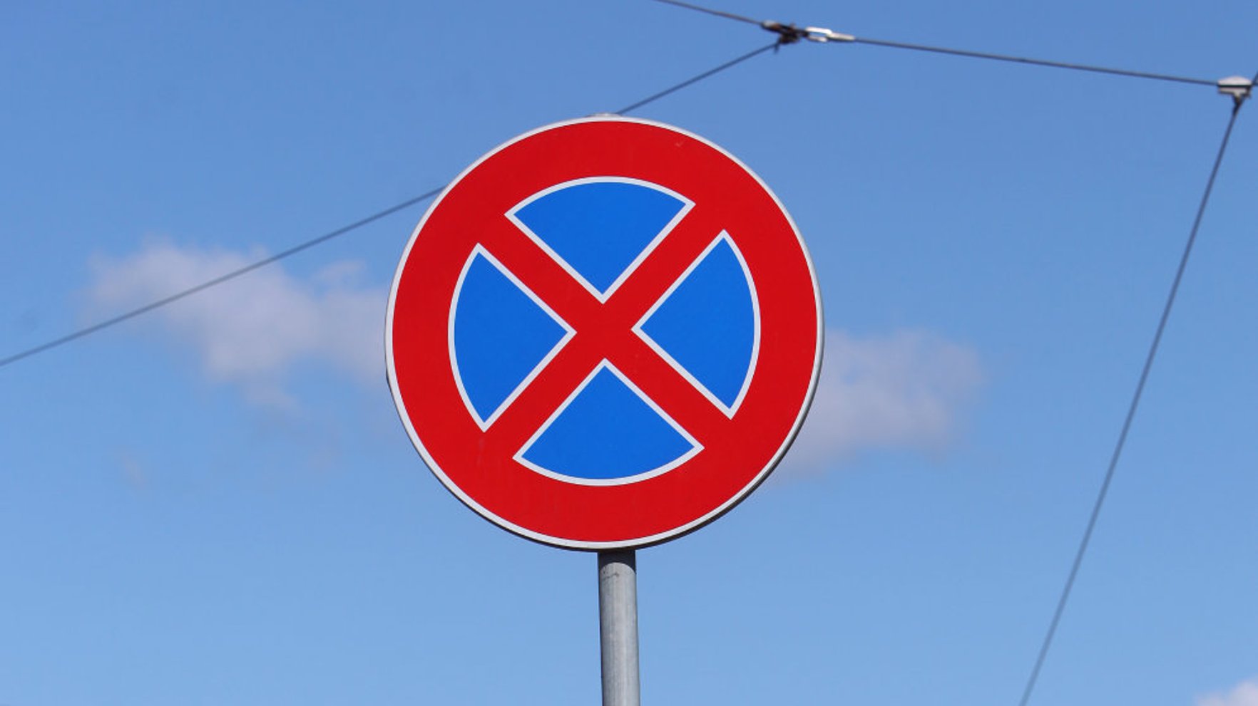 Rīgā vairākos jaunos ielu posmos būs liegts apstāties