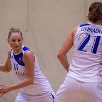 Čempionvienība 'Cēsis' basketbolistes LSBL finālsērijā pārliecinoši pieveic 'TTT Rīga'