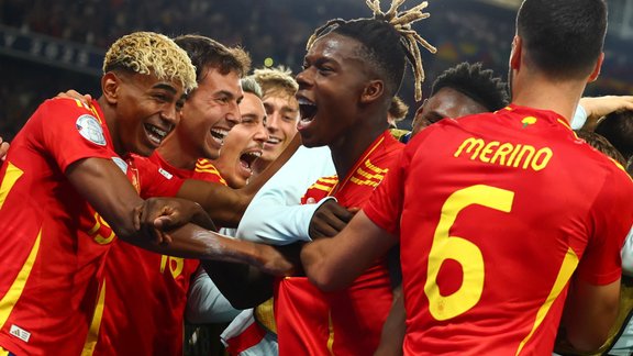 Spānijas futbolisti rezultatīvā mačā aptur Francijas atspēlēšanos un iekļūst Nāciju līgas finālā 