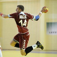 Par Latvijas handbola čempionātu labākajiem spēlētājiem atzīti Arājs un Ņeverovska