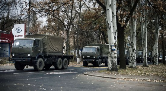 На Донбассе замечены военные грузовики без опознавательных знаков