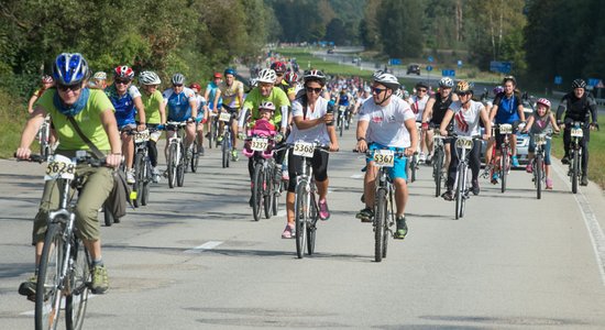 Шесть участников латвийского велопробега Vienības доставлены в больницу
