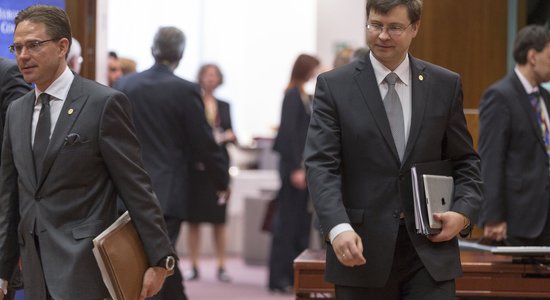 Dombrovski ES gaiteņi pagaidām nevilina - prioritāte Latvijas politika