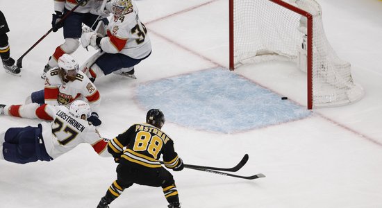 Prezidenta kausa ieguvēja 'Bruins' ar uzvaru sāk Stenlija kausu, 'Wild' izrauj panākumu otrajā pagarinājumā