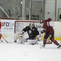 Foto: Latvijas hokejisti sāk gatavošanos duelim ar Kanādas olimpisko izlasi