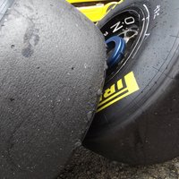 Jaunās 'Pirelli' riepas neradīs F1 komandām galvassāpes