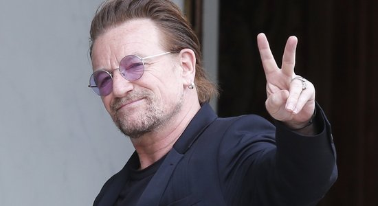 'Labdien! Привіт!' U2 līderis Bono sūta Latvijai sveicienus un aicina ziedot Ukrainas atbalstam