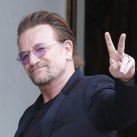 'Labdien! Привіт!' U2 līderis Bono sūta Latvijai sveicienus un aicina ziedot Ukrainas atbalstam