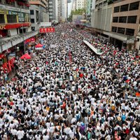 Honkonga aptur likumprojektu par tiesājamo izdošanu Ķīnai