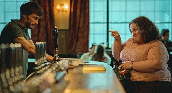 Сериал "Олененок": Фиона Харви говорит, что подаст в суд на Netflix и сценариста Ричарда Гэдда