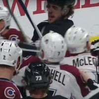 Video: 'Kings' hokejists burzmā iesit līnijtiesnesim pa seju