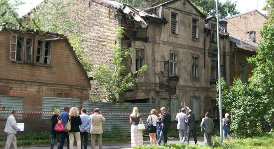 Uzdod steidzami nojaukt graustus Piena ielā