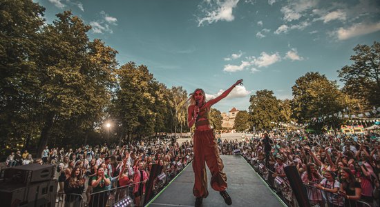 Foto: Festivāls 'Bauska TASTE 2022' pirmajā dienā pulcē 8000 apmeklētāju